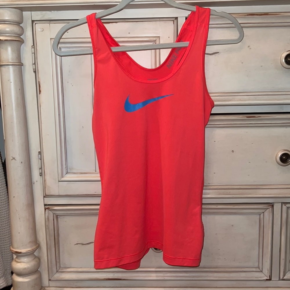 polyester / fitted gym tank